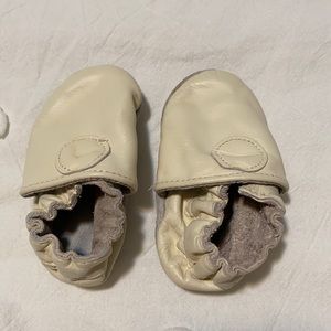 Robeez infant crib shoes leather